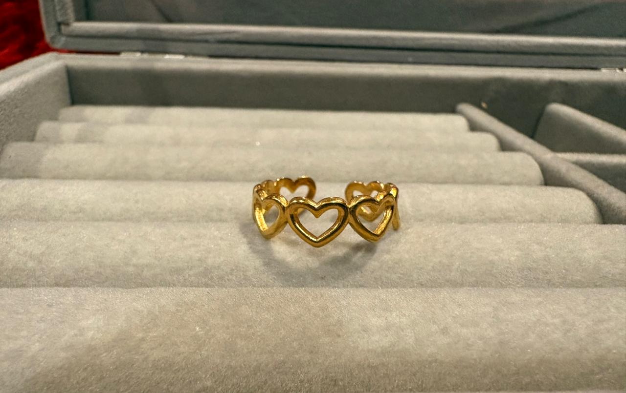 The Amour Eternity Ring