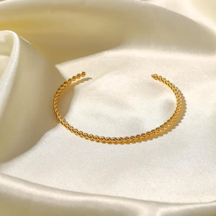 Spiral torqued bracelet