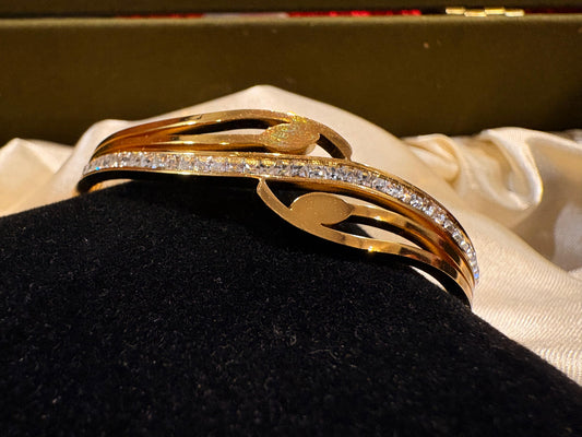 Channel leaf set bracelet