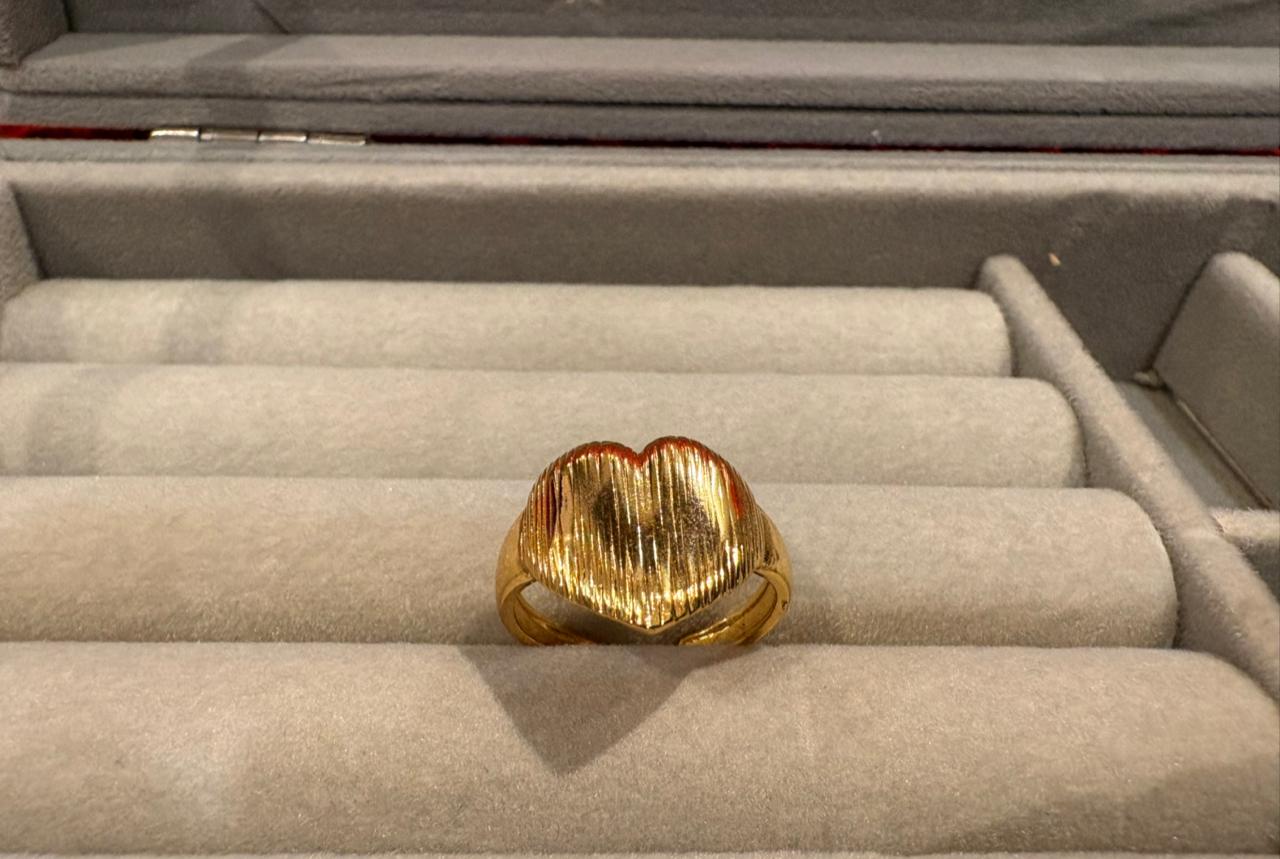 The Ribbed Heart Ring