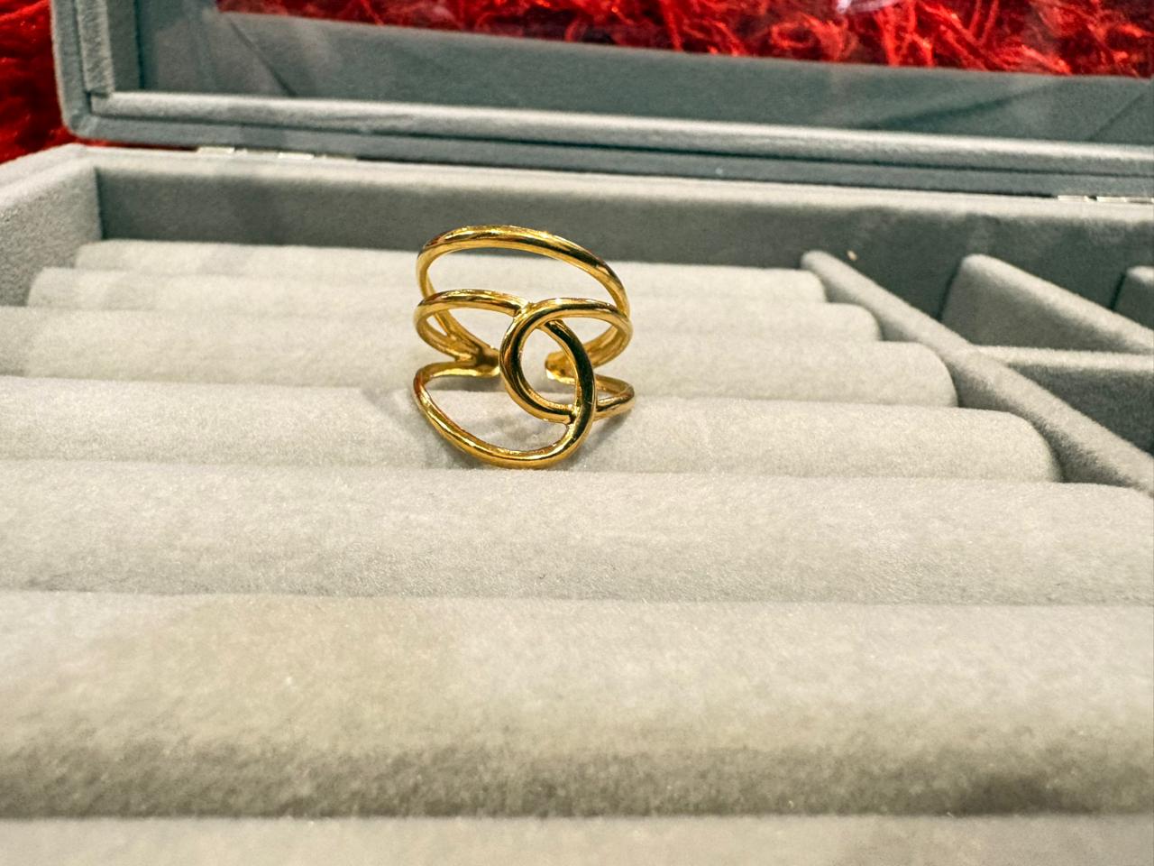The Intertwined Infinity Ring
