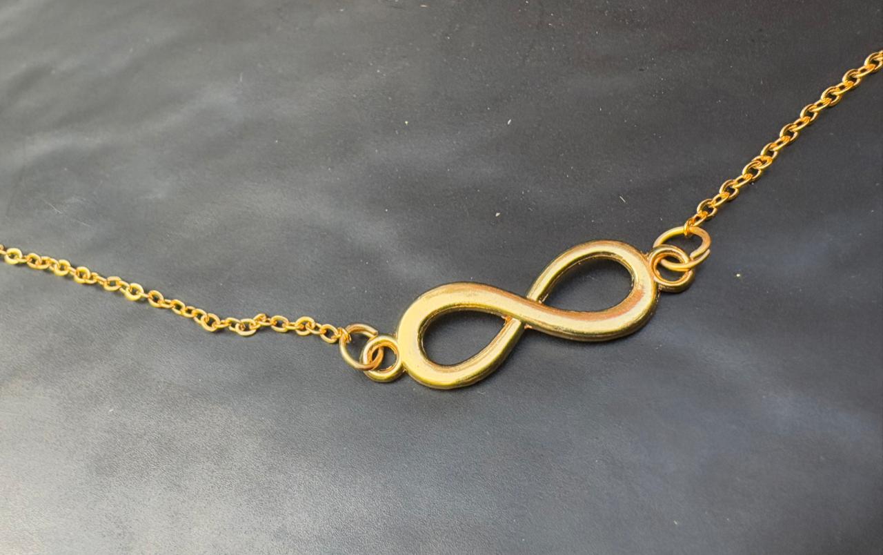 Eternal loop bracelet