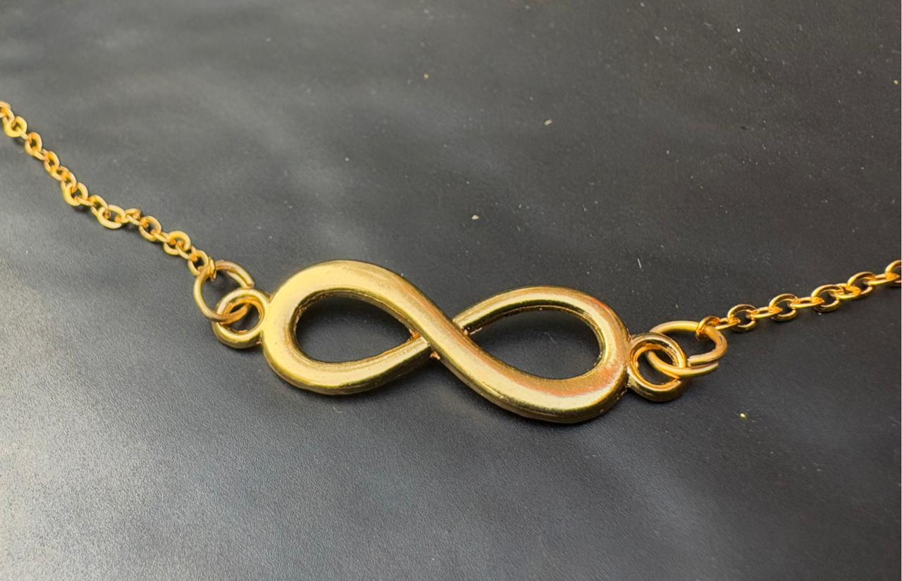 Eternal loop bracelet