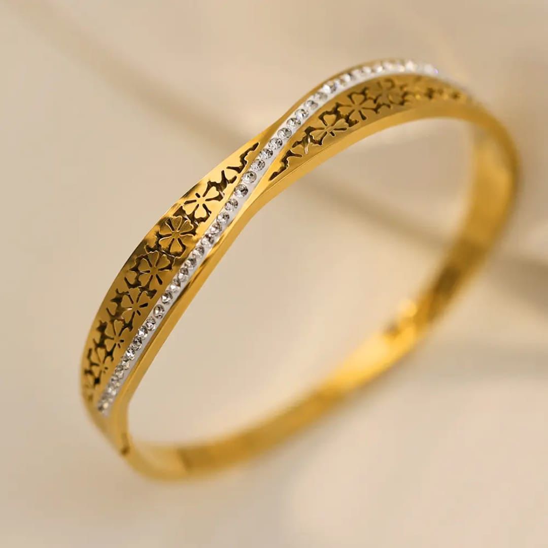 Floral filgire bracelet