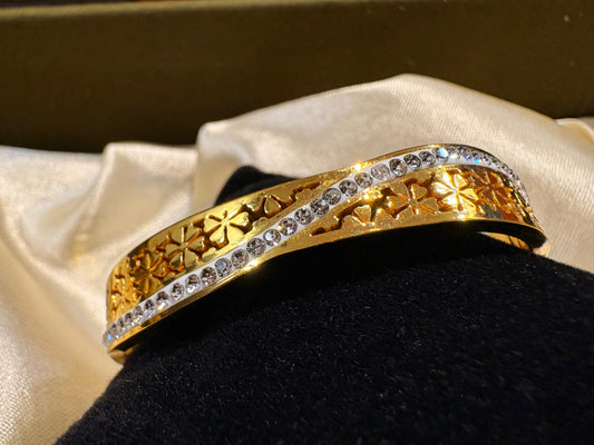 Floral filgire bracelet